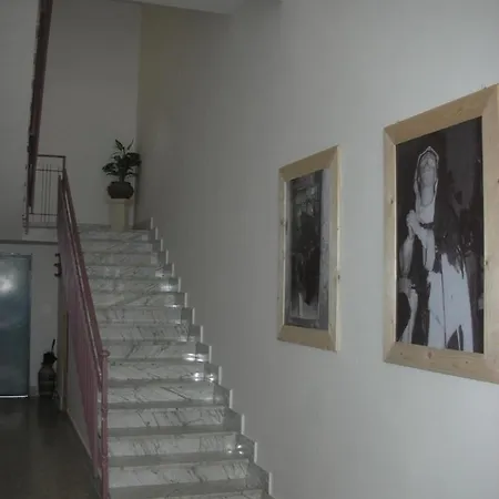 Gallery Bed & Breakfast *